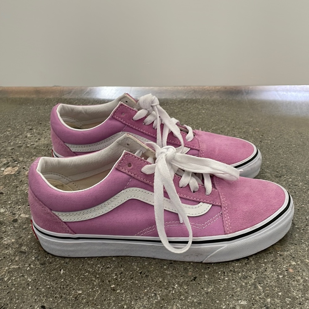Vans womens 7.5 old skool shoes. Worn a few times in great condition
